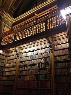 フランス，パリ：国民議会内の図書館